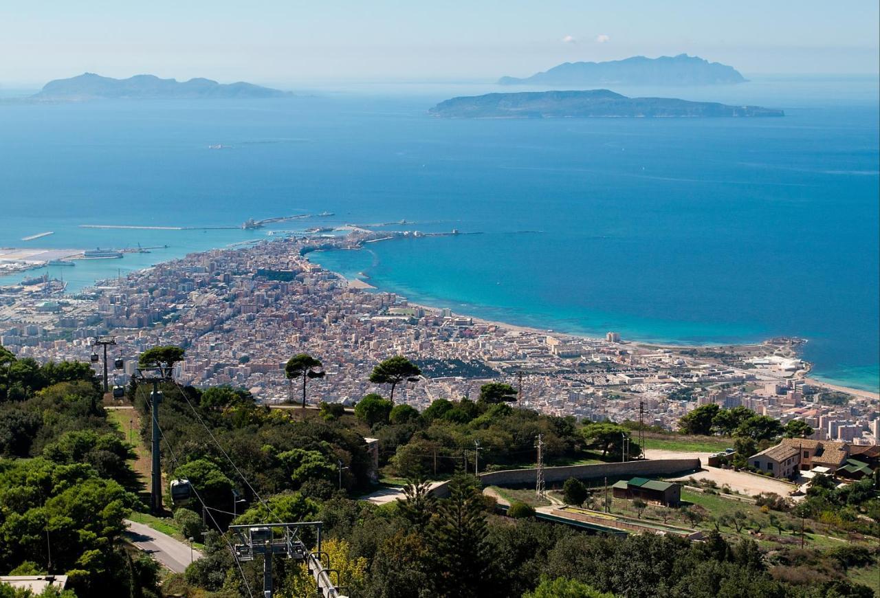 Sole, Mare E Trallalla Rilievo Exteriér fotografie