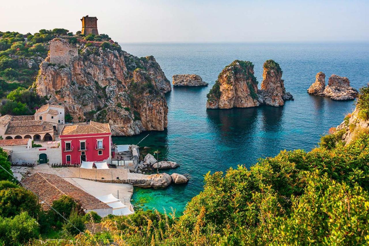 Sole, Mare E Trallalla Rilievo Exteriér fotografie